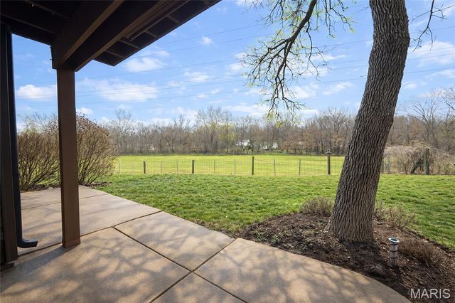 5107 Hollow Wood Court A, St Louis, MO 63128