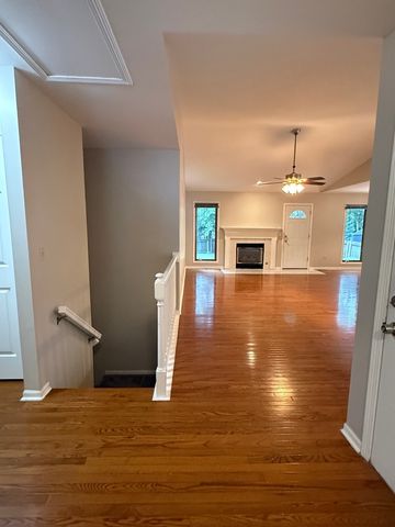 334 Panama Avenue, Hampshire, IL 60140