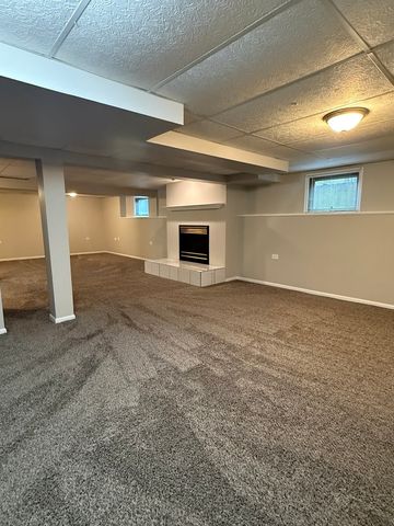 334 Panama Avenue, Hampshire, IL 60140