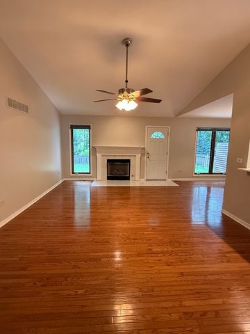 334 Panama Avenue, Hampshire, IL 60140