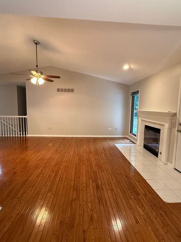 334 Panama Avenue, Hampshire, IL 60140
