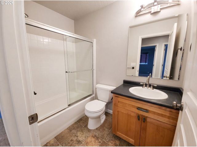 1310 WILLOW St, Junction City, OR 97448