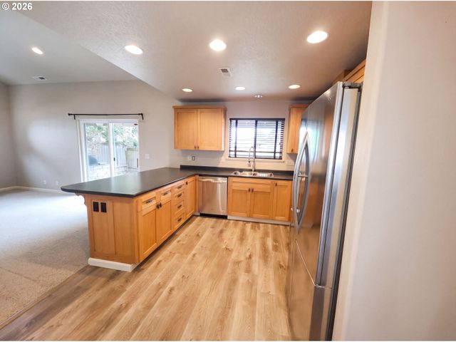 1310 WILLOW St, Junction City, OR 97448