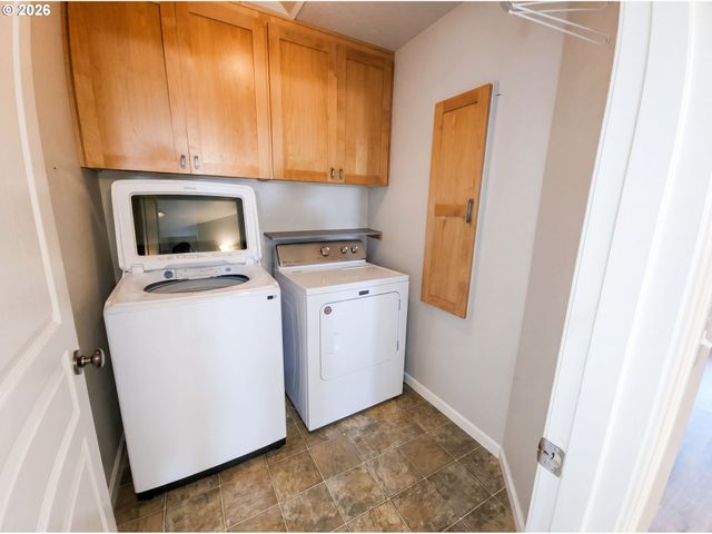 1310 WILLOW St, Junction City, OR 97448