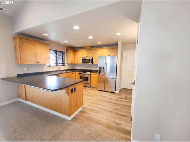 1310 WILLOW St, Junction City, OR 97448