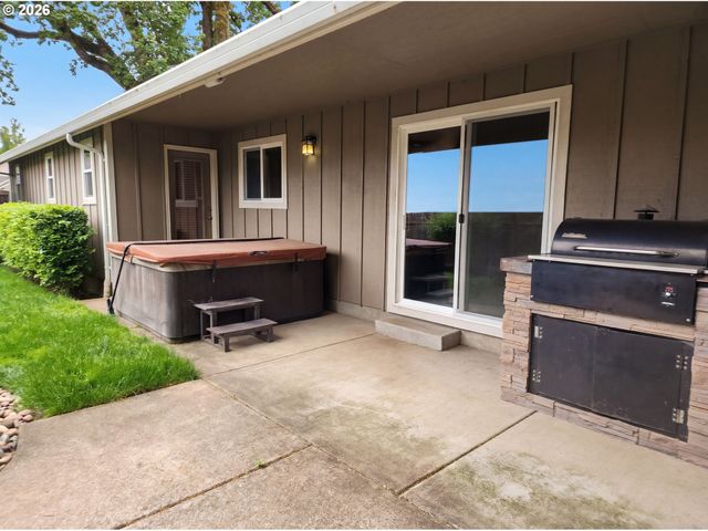 1310 WILLOW St, Junction City, OR 97448
