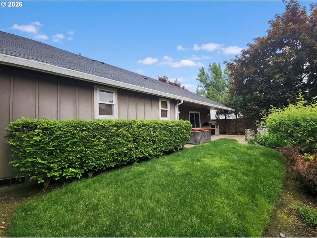 1310 WILLOW St, Junction City, OR 97448