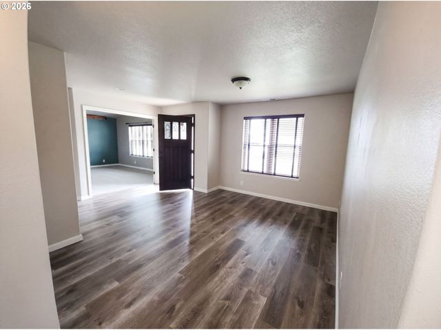1310 WILLOW St, Junction City, OR 97448