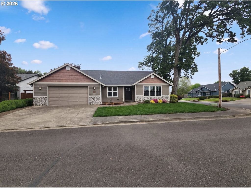 1310 WILLOW St, Junction City, OR 97448