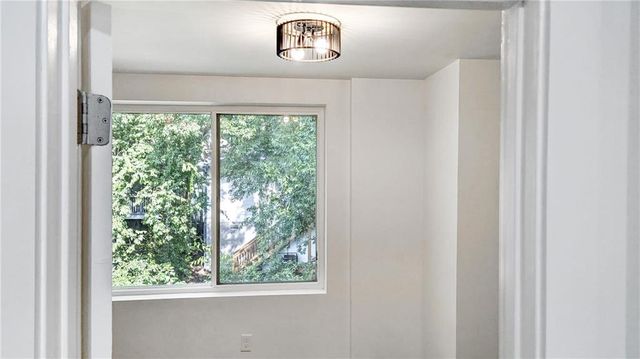 1052 Windsor SW Street, Atlanta, GA 30310