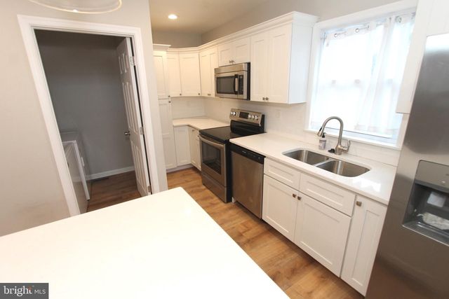 1807 PARKVIEW AVE, Bristol, PA 19007