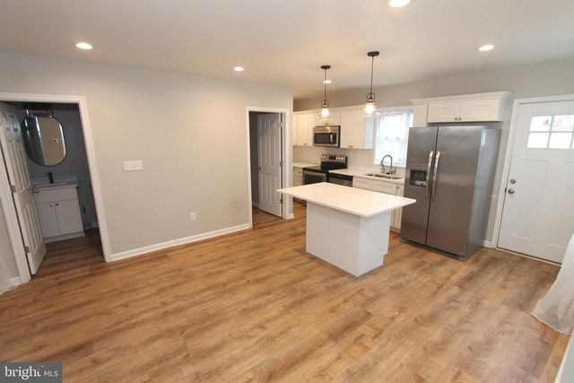 1807 PARKVIEW AVE, Bristol, PA 19007