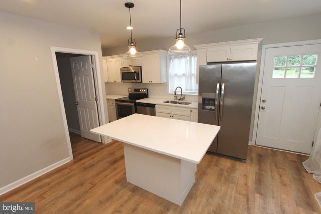 1807 PARKVIEW AVE, Bristol, PA 19007