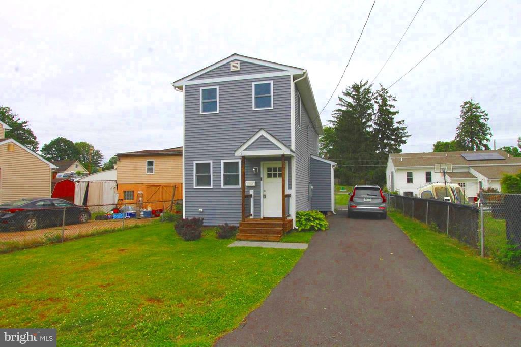 1807 PARKVIEW AVE, Bristol, PA 19007