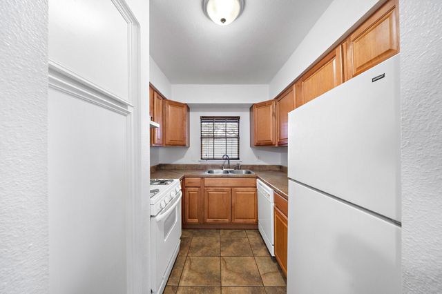 711 Holiday Drive 72, Galveston, TX 77550