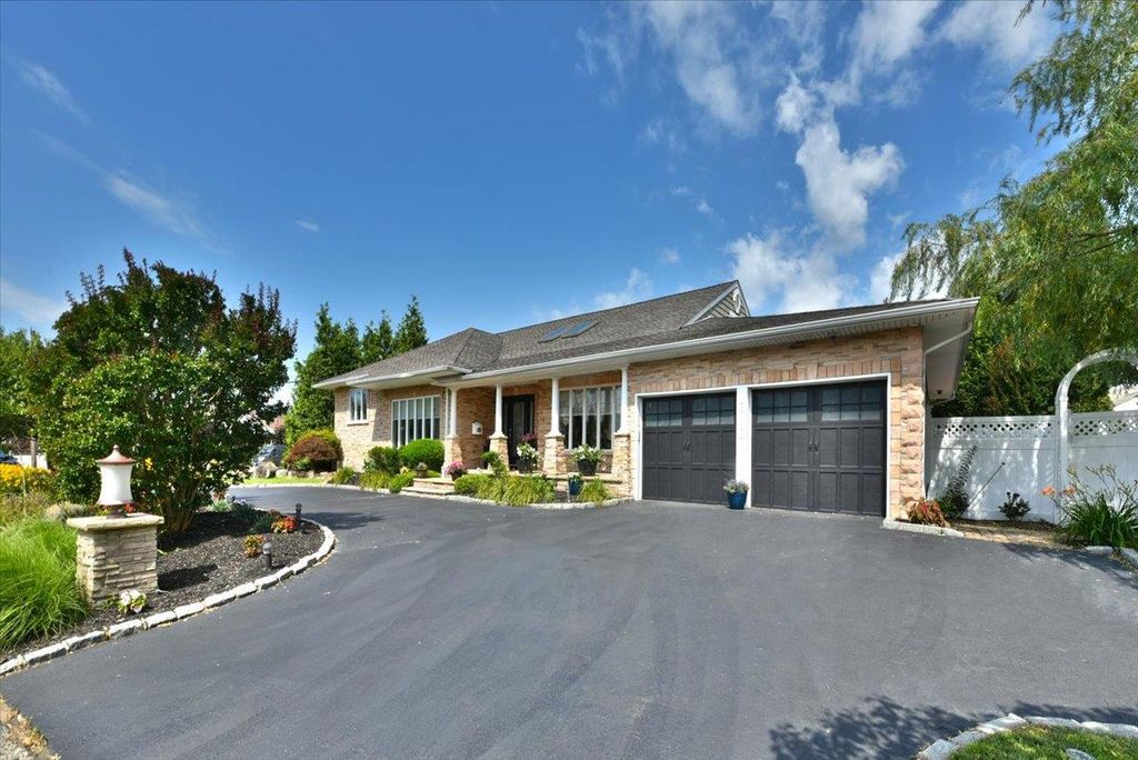 213 Harbor Lane, Massapequa Park, NY 11762
