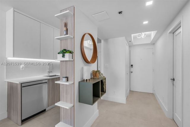 100 Lincoln Rd 539, Miami Beach, FL 33139