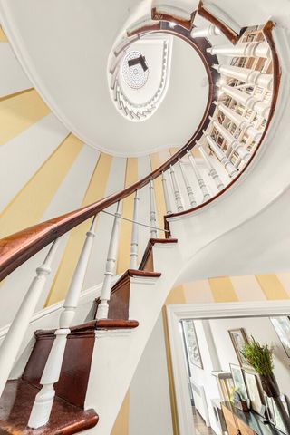 264 W 12TH Street, New York City, NY 10014