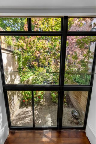 264 W 12TH Street, New York City, NY 10014