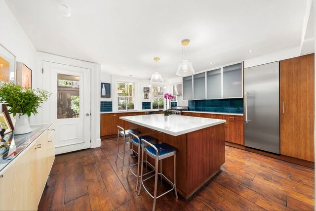 264 W 12TH Street, New York City, NY 10014