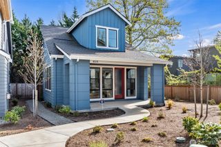 10215 135th Circle NE #28, Kirkland, WA 98033
