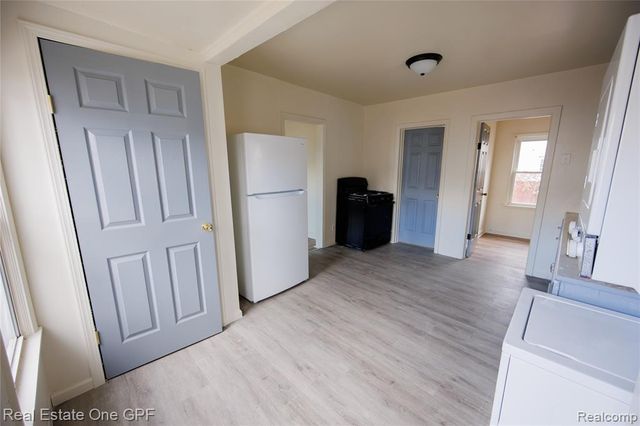 8242 Maxwell Avenue, Warren, MI 48089