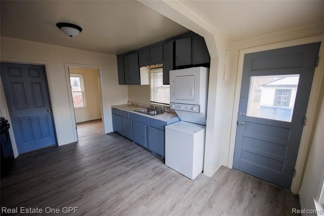 8242 Maxwell Avenue, Warren, MI 48089