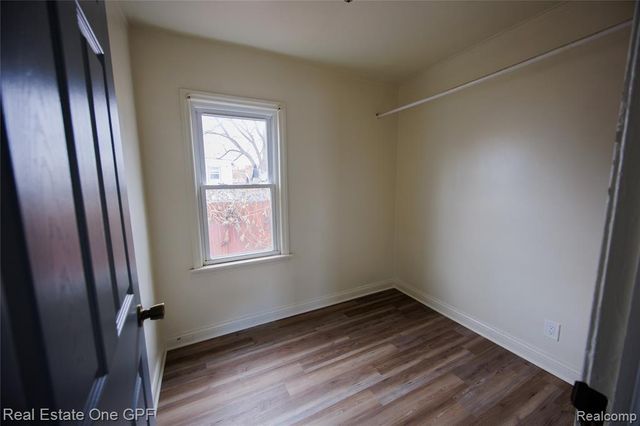 8242 Maxwell Avenue, Warren, MI 48089