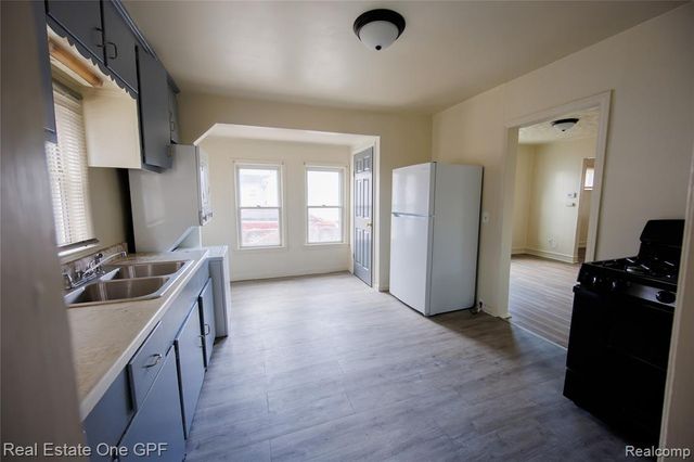 8242 Maxwell Avenue, Warren, MI 48089