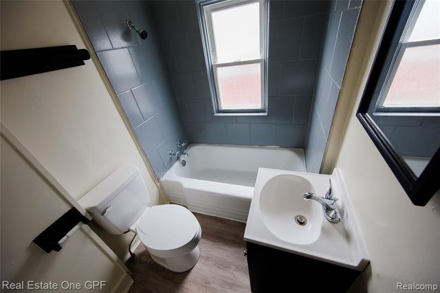 8242 Maxwell Avenue, Warren, MI 48089