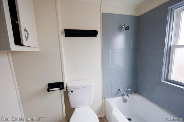 8242 Maxwell Avenue, Warren, MI 48089