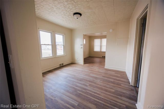 8242 Maxwell Avenue, Warren, MI 48089