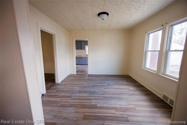 8242 Maxwell Avenue, Warren, MI 48089