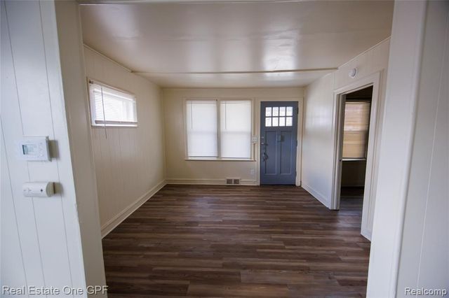 8242 Maxwell Avenue, Warren, MI 48089