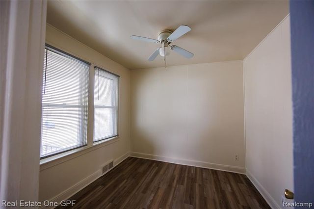 8242 Maxwell Avenue, Warren, MI 48089