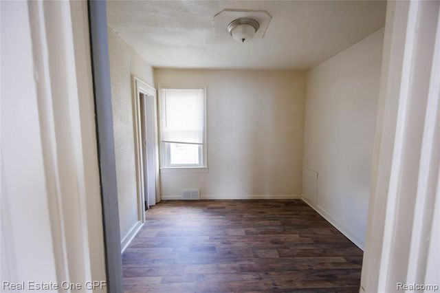 8242 Maxwell Avenue, Warren, MI 48089