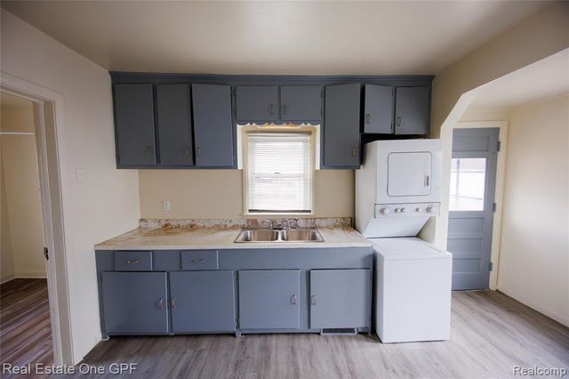 8242 Maxwell Avenue, Warren, MI 48089