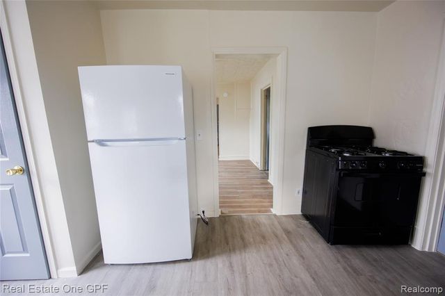 8242 Maxwell Avenue, Warren, MI 48089