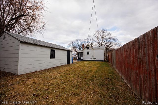 8242 Maxwell Avenue, Warren, MI 48089