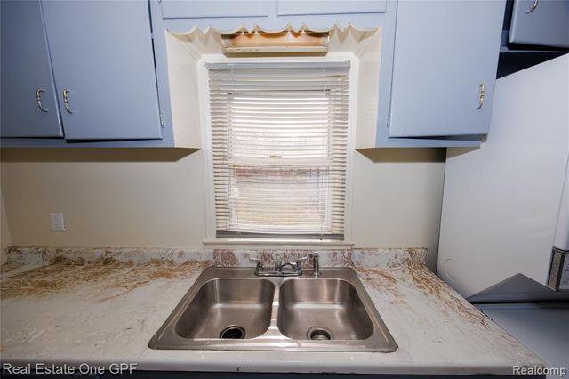 8242 Maxwell Avenue, Warren, MI 48089