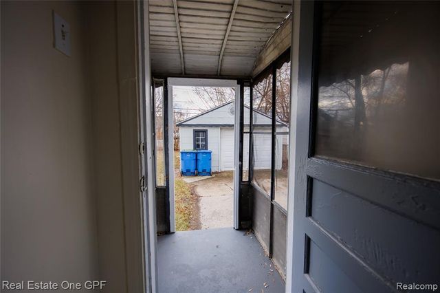 8242 Maxwell Avenue, Warren, MI 48089