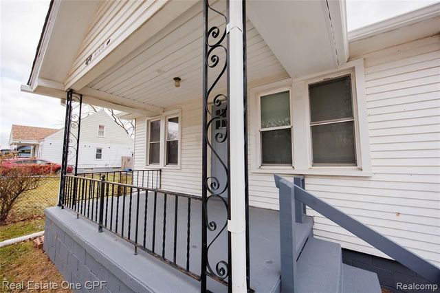 8242 Maxwell Avenue, Warren, MI 48089