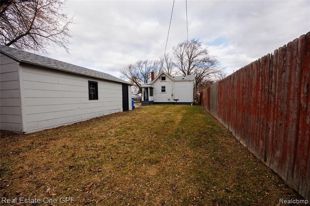 8242 Maxwell Avenue, Warren, MI 48089