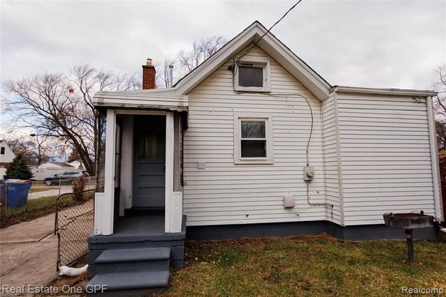 8242 Maxwell Avenue, Warren, MI 48089