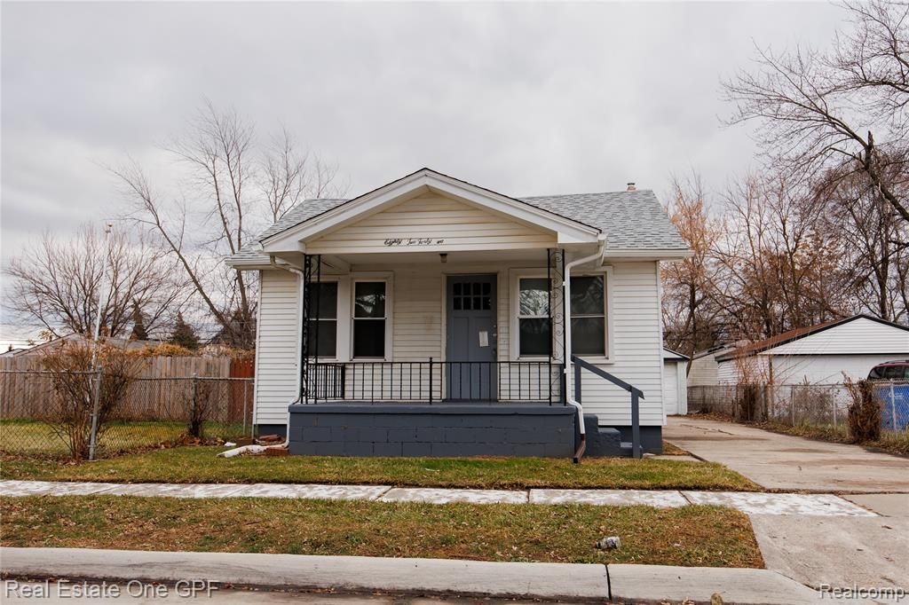 8242 Maxwell Avenue, Warren, MI 48089