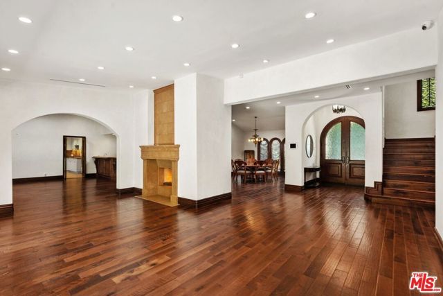 2108 San Ysidro Drive, Beverly Hills, CA 90210