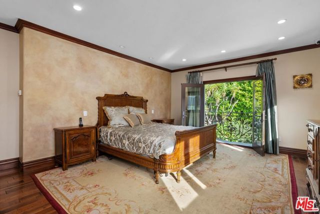 2108 San Ysidro Drive, Beverly Hills, CA 90210