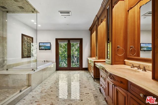 2108 San Ysidro Drive, Beverly Hills, CA 90210