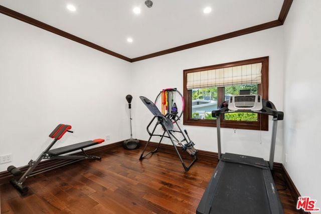 2108 San Ysidro Drive, Beverly Hills, CA 90210