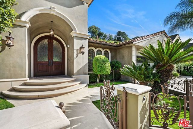 2108 San Ysidro Drive, Beverly Hills, CA 90210